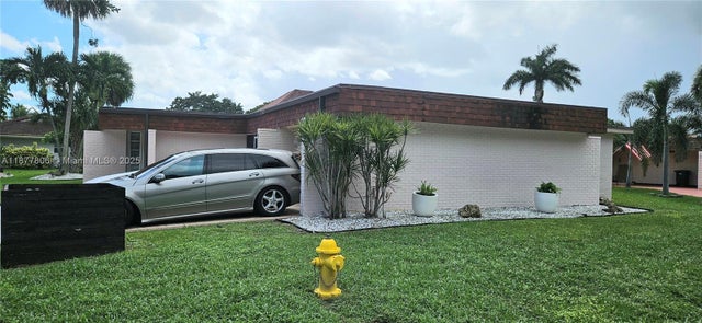 2 of 19 - 5203 Avocado Dr, Tamarac, FL