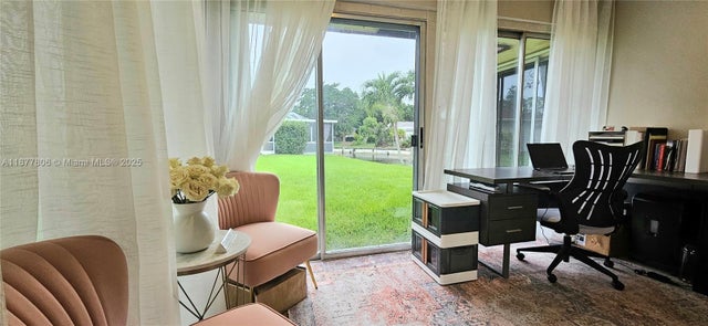 4 of 19 - 5203 Avocado Dr, Tamarac, FL