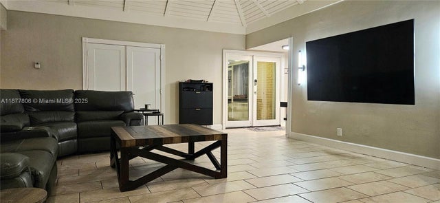 5 of 19 - 5203 Avocado Dr, Tamarac, FL