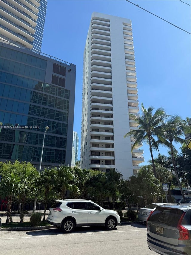 2 of 11 - 151 Se 15th Rd 2703, Miami, FL