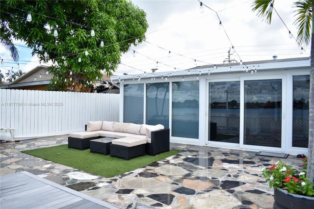 4 of 21 - 5701 Sw 24th Ave, Dania Beach, FL