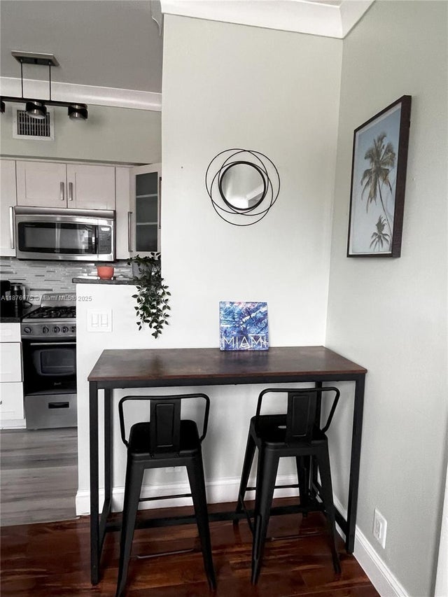 2 of 16 - 1320 Drexel Ave 301, Miami Beach, FL