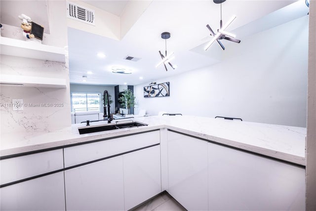 5 of 35 - 12566 Nw 11th Ln 1716, Miami, FL