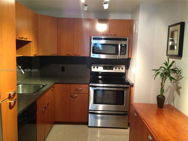 1 of 16 - 3375 N Country Club Dr 1001, Aventura, FL