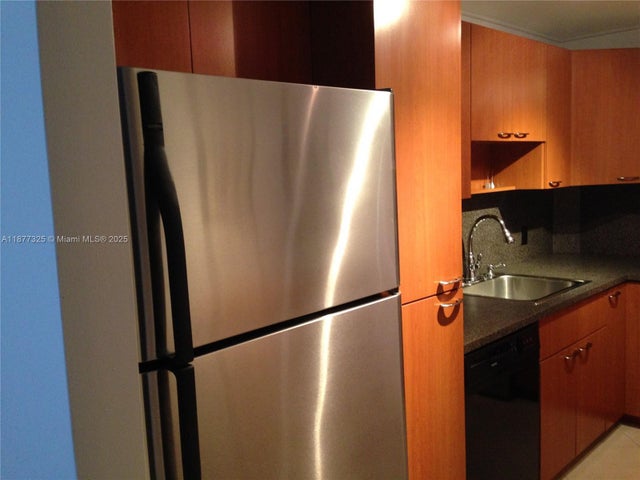3 of 16 - 3375 N Country Club Dr 1001, Aventura, FL