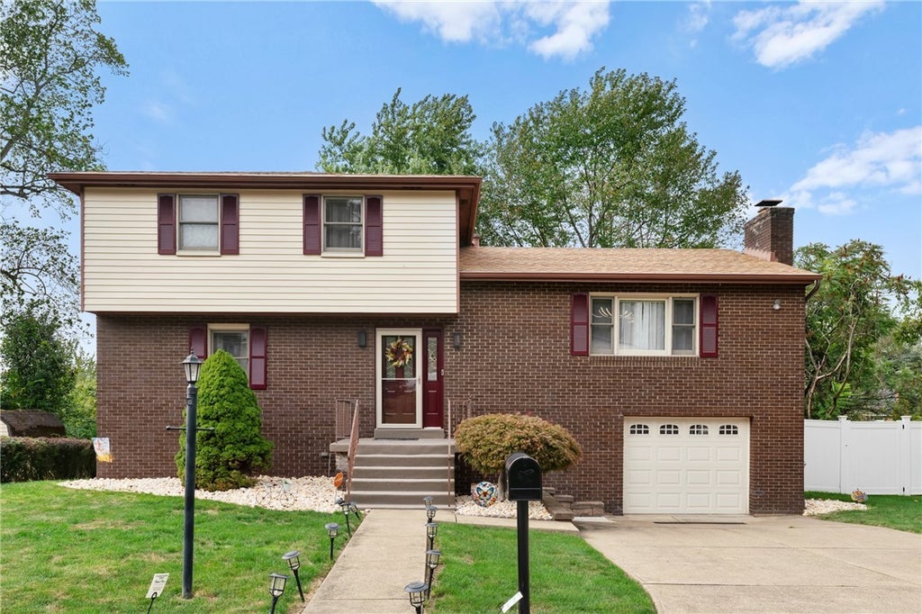 115 Willow Village Drive, Plum Boro