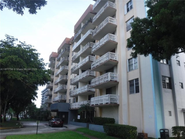 1 of 8 - 15600 Nw 7th Ave 618, Miami, FL