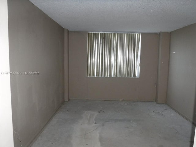 4 of 8 - 15600 Nw 7th Ave 618, Miami, FL