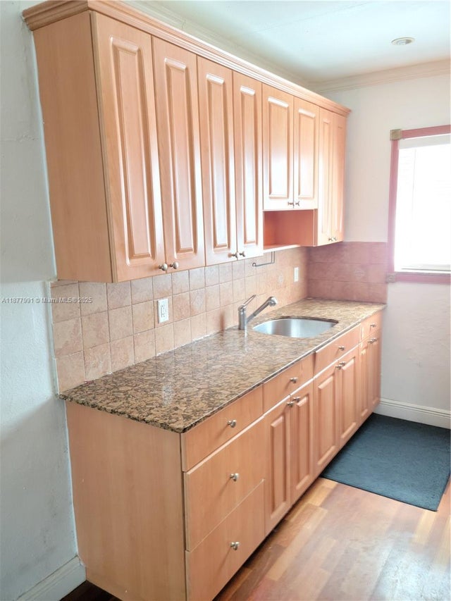 4 of 10 - 7315 Byron Ave 17, Miami Beach, FL