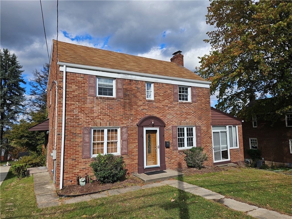 216 Commonwealth Avenue, West Mifflin