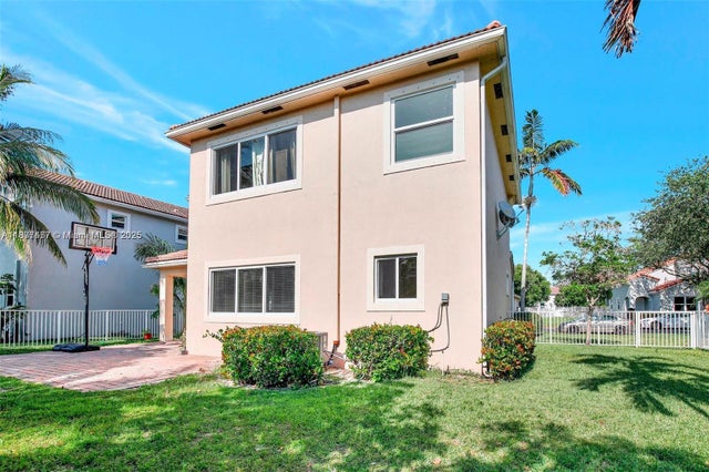 5 of 49 - 1874 Nw 74th Way, Pembroke Pines, FL