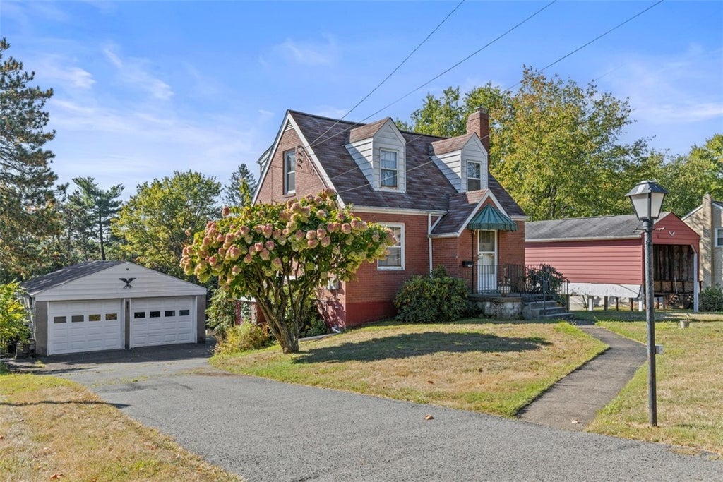 1645 Charlton Heights Road, Moon/Crescent