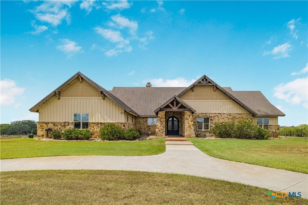1682 County Road 310, Yoakum
