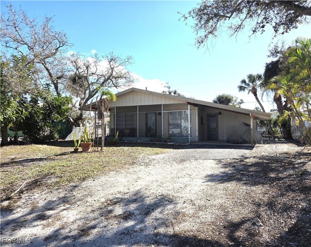 190 Jefferson St, Fort Myers Beach