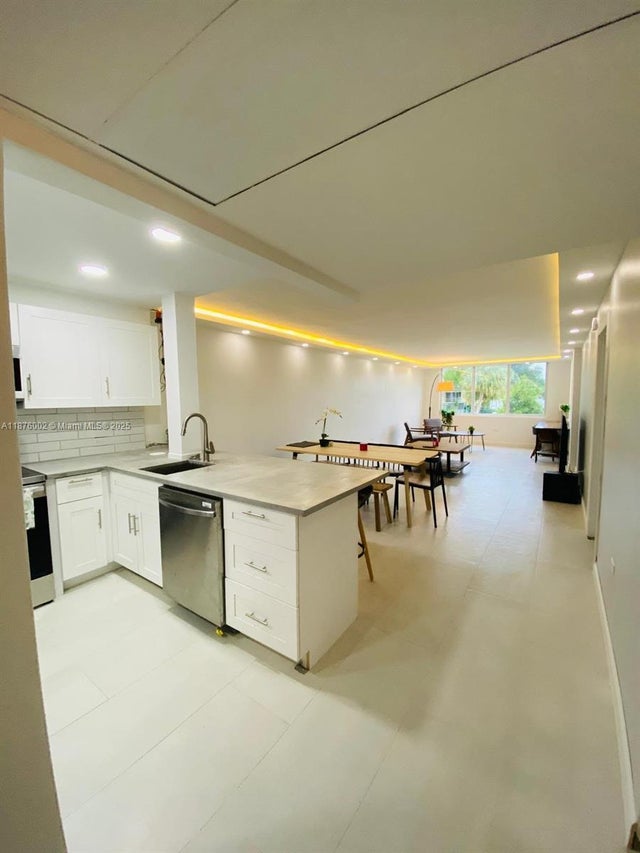 3 of 13 - 441 Ne 195th St 205, Miami, FL