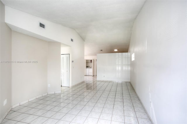 4 of 15 - 2525 W 73rd Pl, Hialeah, FL