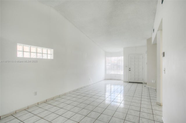 5 of 15 - 2525 W 73rd Pl, Hialeah, FL
