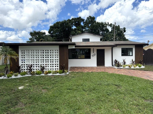 2 of 34 - 7221 Freedom St, Hollywood, FL