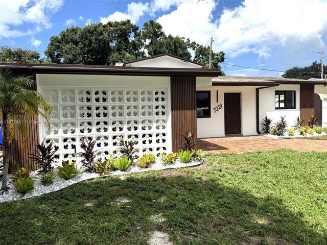 3 of 34 - 7221 Freedom St, Hollywood, FL