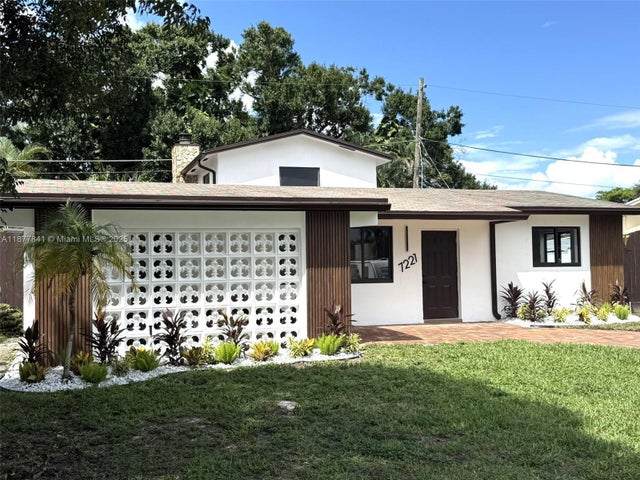 4 of 34 - 7221 Freedom St, Hollywood, FL