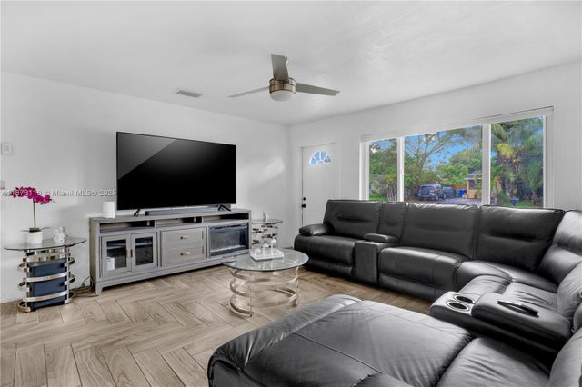 2 of 46 - 4390 Sw 24th St, Fort Lauderdale, FL