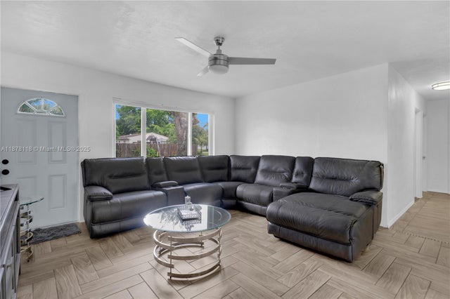3 of 46 - 4390 Sw 24th St, Fort Lauderdale, FL