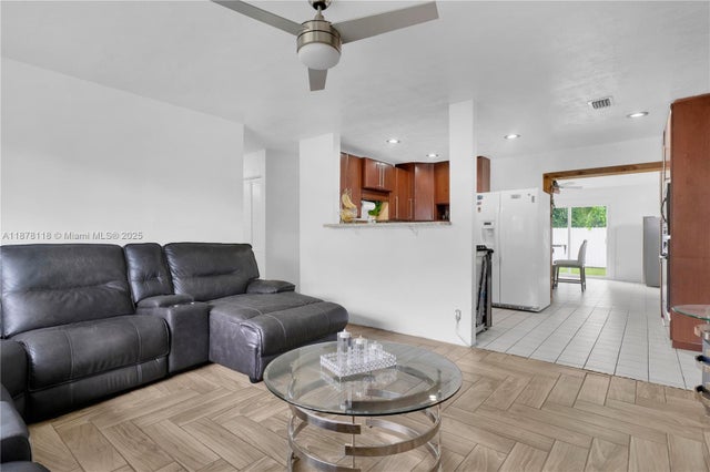 5 of 46 - 4390 Sw 24th St, Fort Lauderdale, FL
