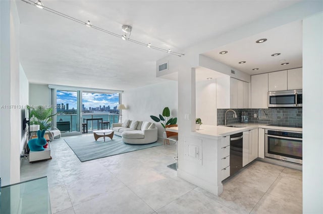 3 of 32 - 1000 West Ave 1515, Miami Beach, FL