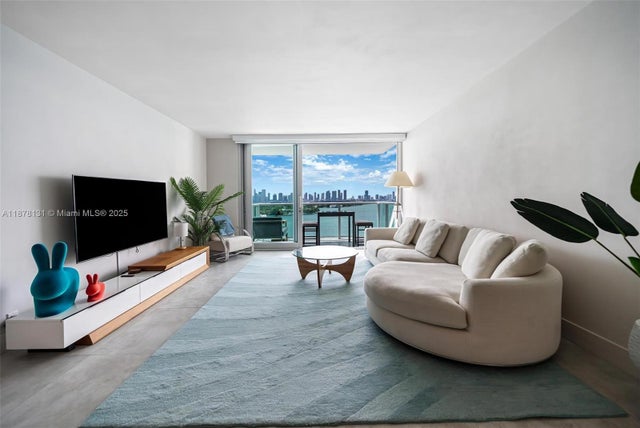 5 of 32 - 1000 West Ave 1515, Miami Beach, FL