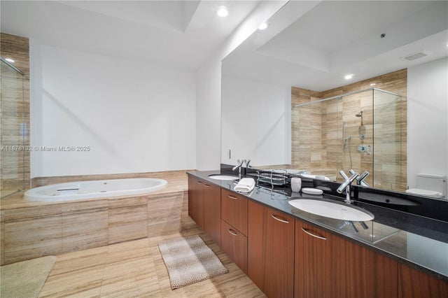 4 of 23 - 15811 Collins Ave 3907, Sunny Isles Beach, FL