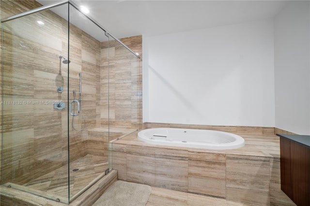 5 of 23 - 15811 Collins Ave 3907, Sunny Isles Beach, FL