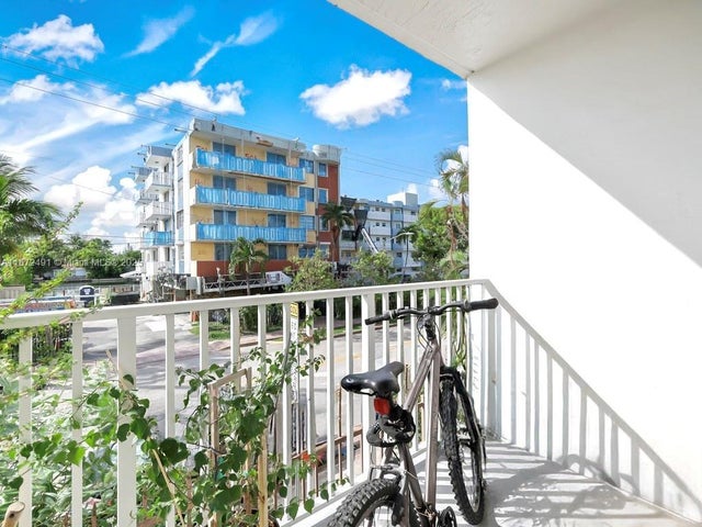 3 of 40 - 7830 Dickens Ave 202, Miami Beach, FL