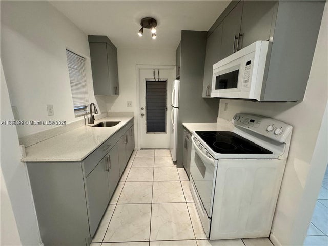 2 of 18 - 2005 Jefferson St 205, Hollywood, FL