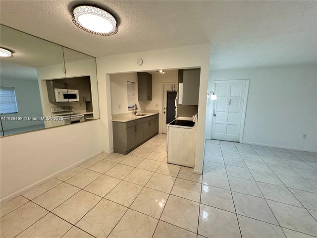 3 of 18 - 2005 Jefferson St 205, Hollywood, FL