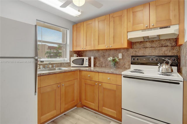 4 of 13 - 9041 Sunrise Lakes Blvd 106, Sunrise, FL