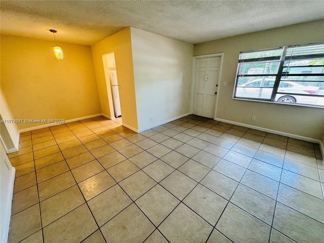 4 of 19 - 1830 Cleveland St 2, Hollywood, FL