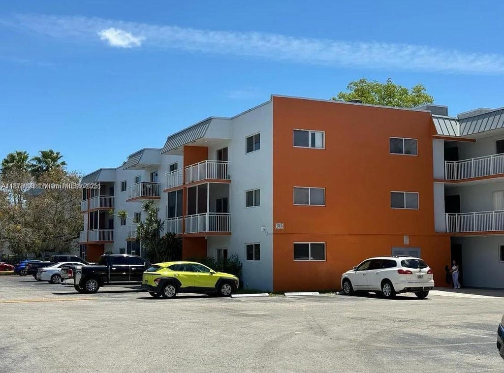 11301 Sw 200th St 306-a, Miami