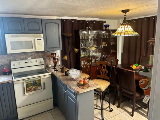 5 of 9 - 10325 Nw 36th Ct, Miami, FL