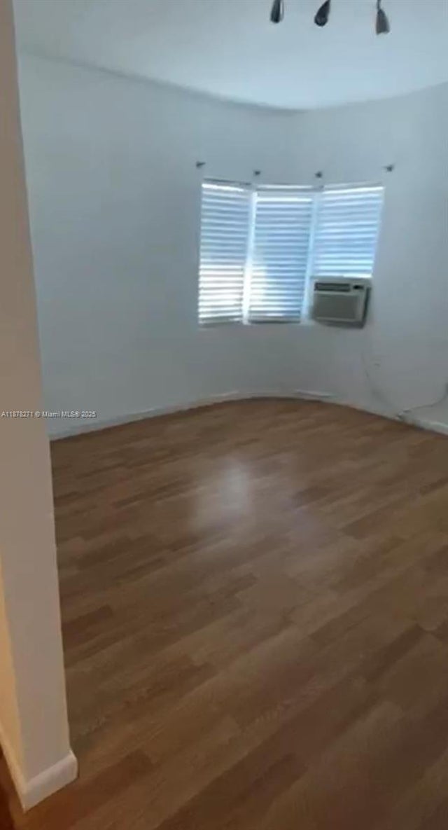 2 of 7 - 1455 Michigan Ave 5, Miami Beach, FL
