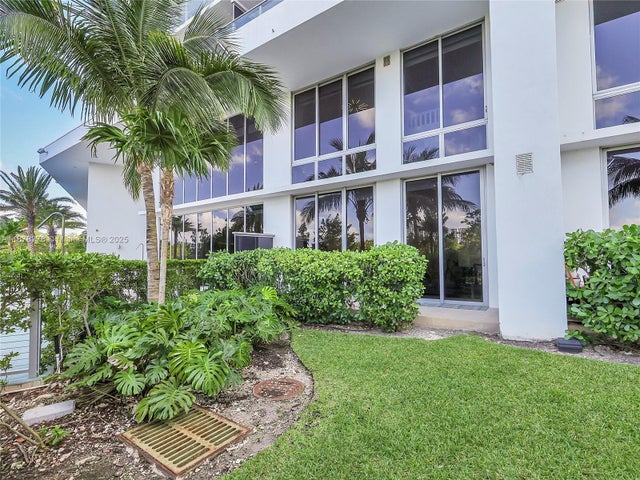 1 of 25 - 16385 Biscayne Blvd 105, North Miami Beach, FL