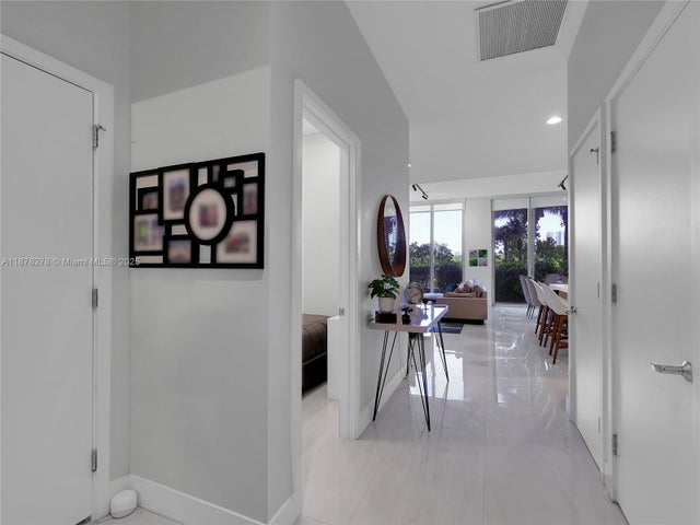 2 of 25 - 16385 Biscayne Blvd 105, North Miami Beach, FL