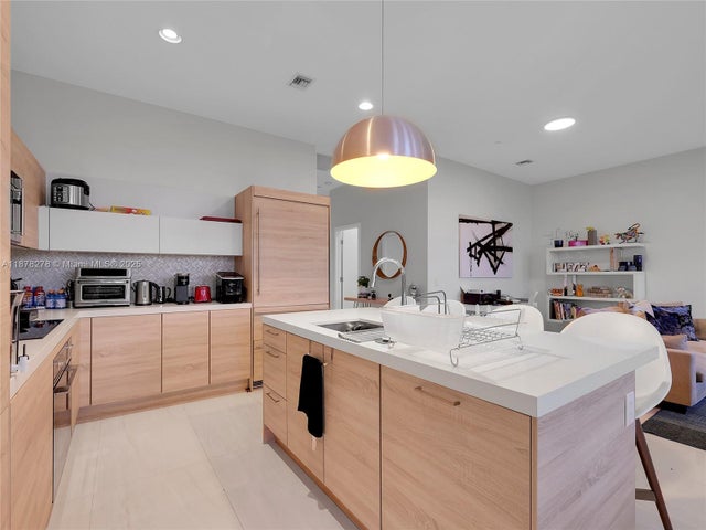 4 of 25 - 16385 Biscayne Blvd 105, North Miami Beach, FL
