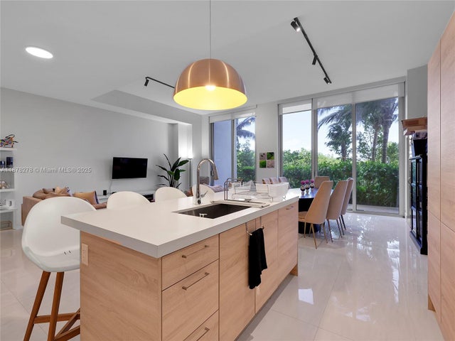 5 of 25 - 16385 Biscayne Blvd 105, North Miami Beach, FL