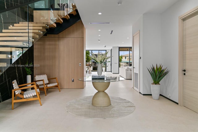 4 of 70 - 2033 Ne 22nd St, Wilton Manors, FL