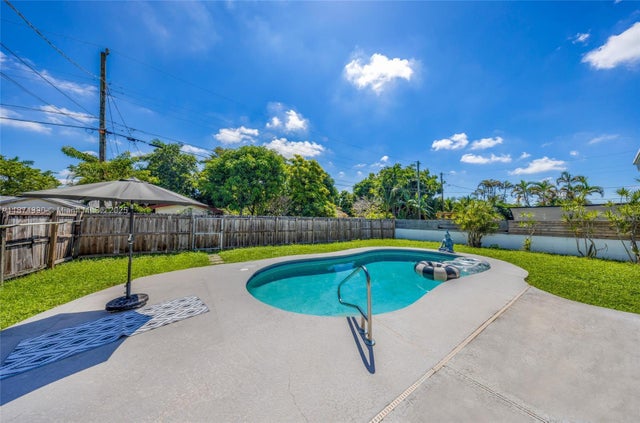 5 of 37 - 1105 N 31st Ct, Hollywood, FL