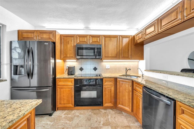5 of 19 - 398 Lakeview Dr 205, Weston, FL