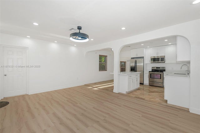 3 of 26 - 11925 Ne 11th Pl, Biscayne Park, FL