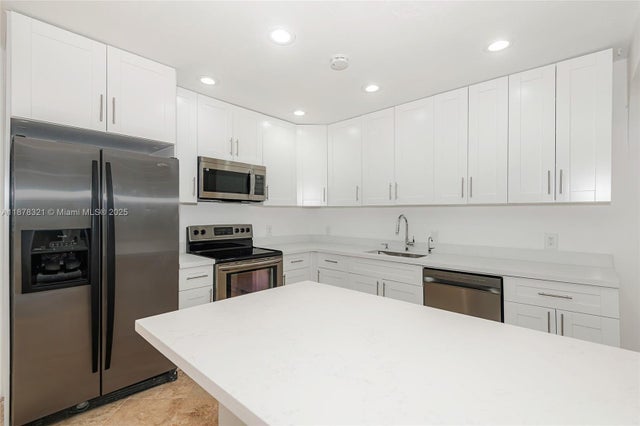 5 of 26 - 11925 Ne 11th Pl, Biscayne Park, FL