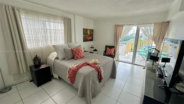 1 of 41 - 1340 Lincoln Rd 401, Miami Beach, FL