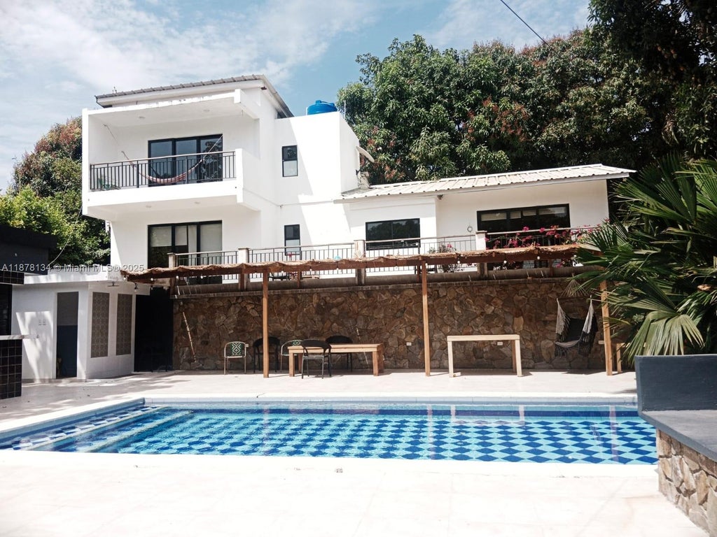 Cll.14 18-338 Sta Marta, Magdalena, Columbia, 